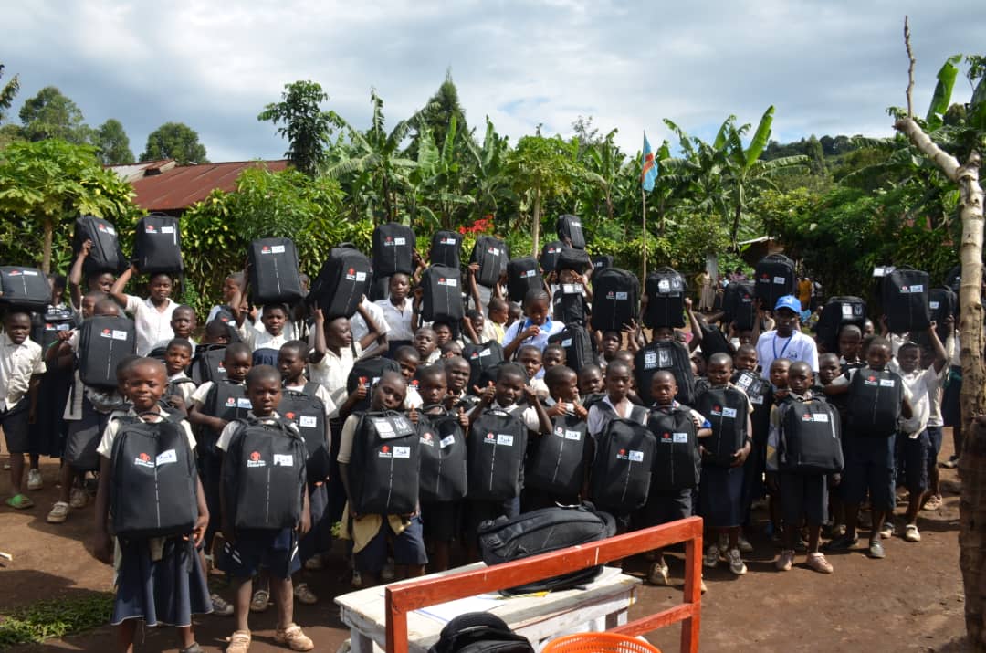 Distribution de kits scolaire  à l’EP KISHINJI