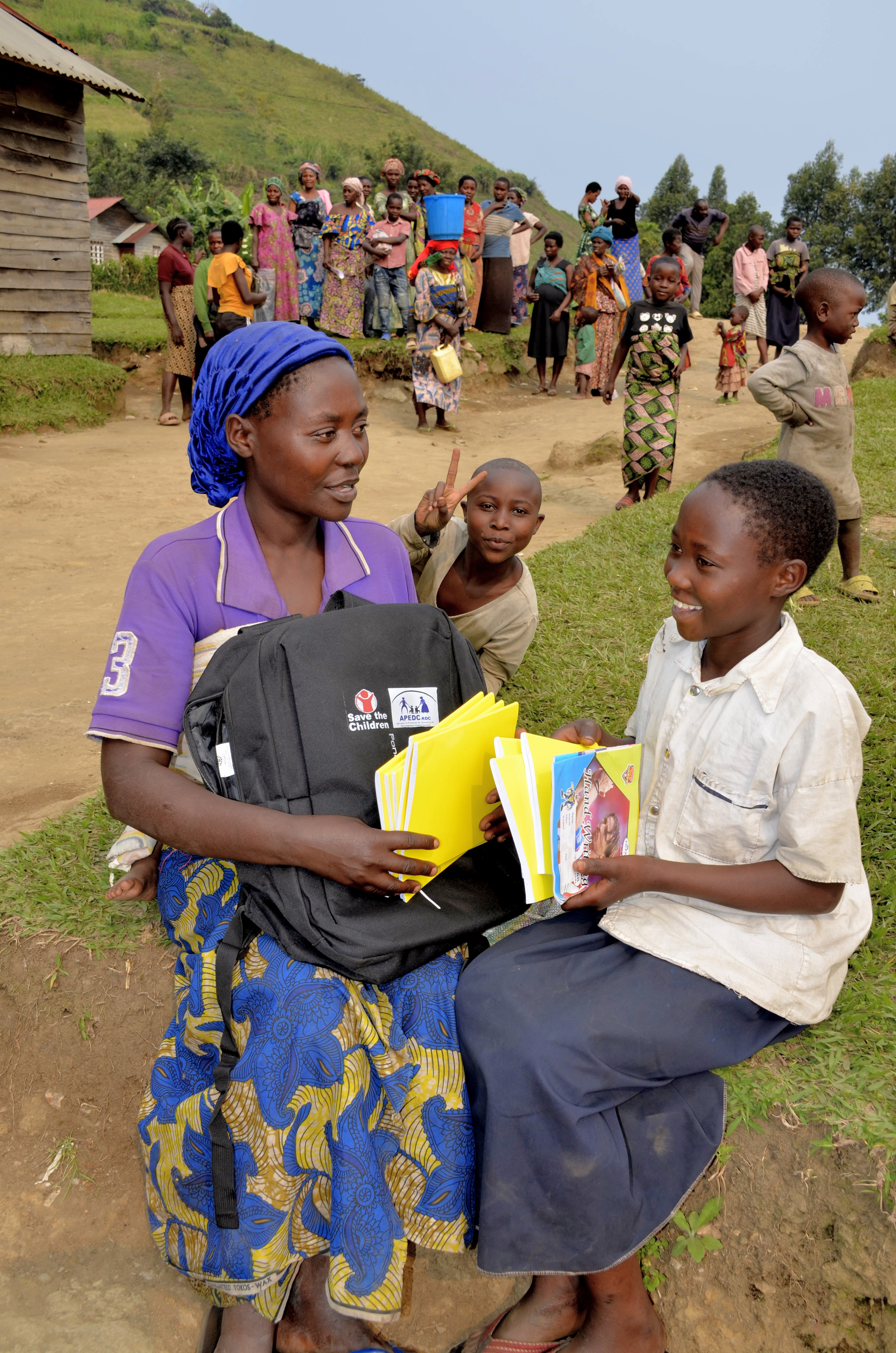 Distribution de kits  scolaire à l'École Primaire NYUNDO