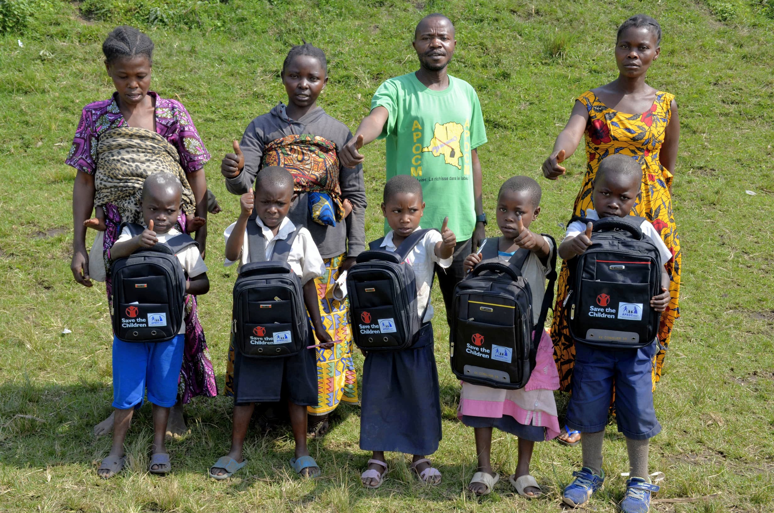 Distribution de kits scolaires et  kits  récréatifs à l’école primaire MUTUGIRWA