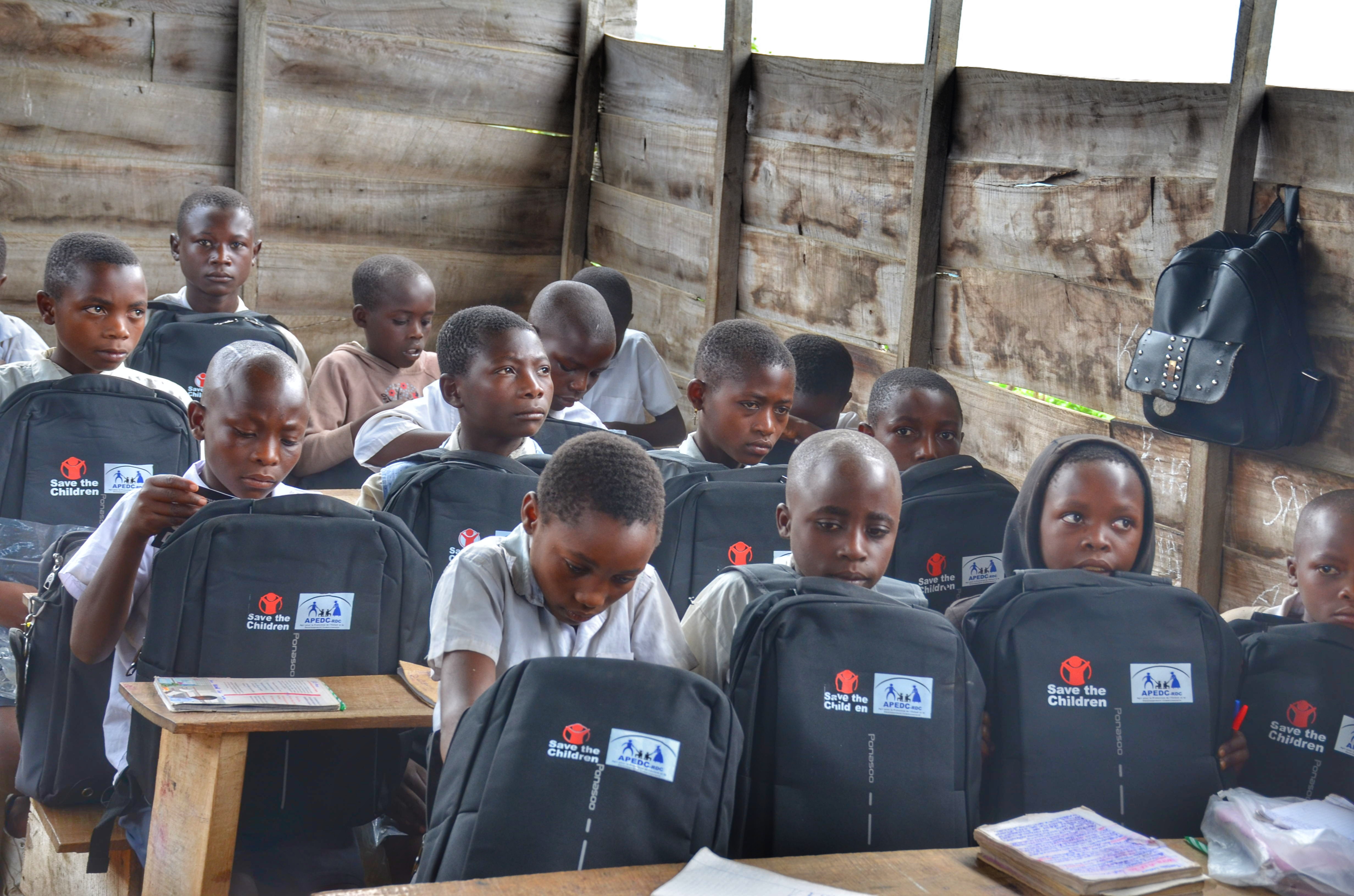 Distribution de kits scolaires à l’EP BERA