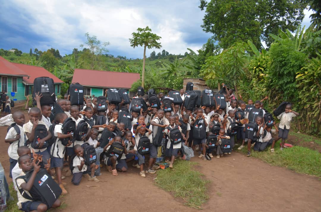 Distribution de kits scolaire  à l’EP KISHINJI
