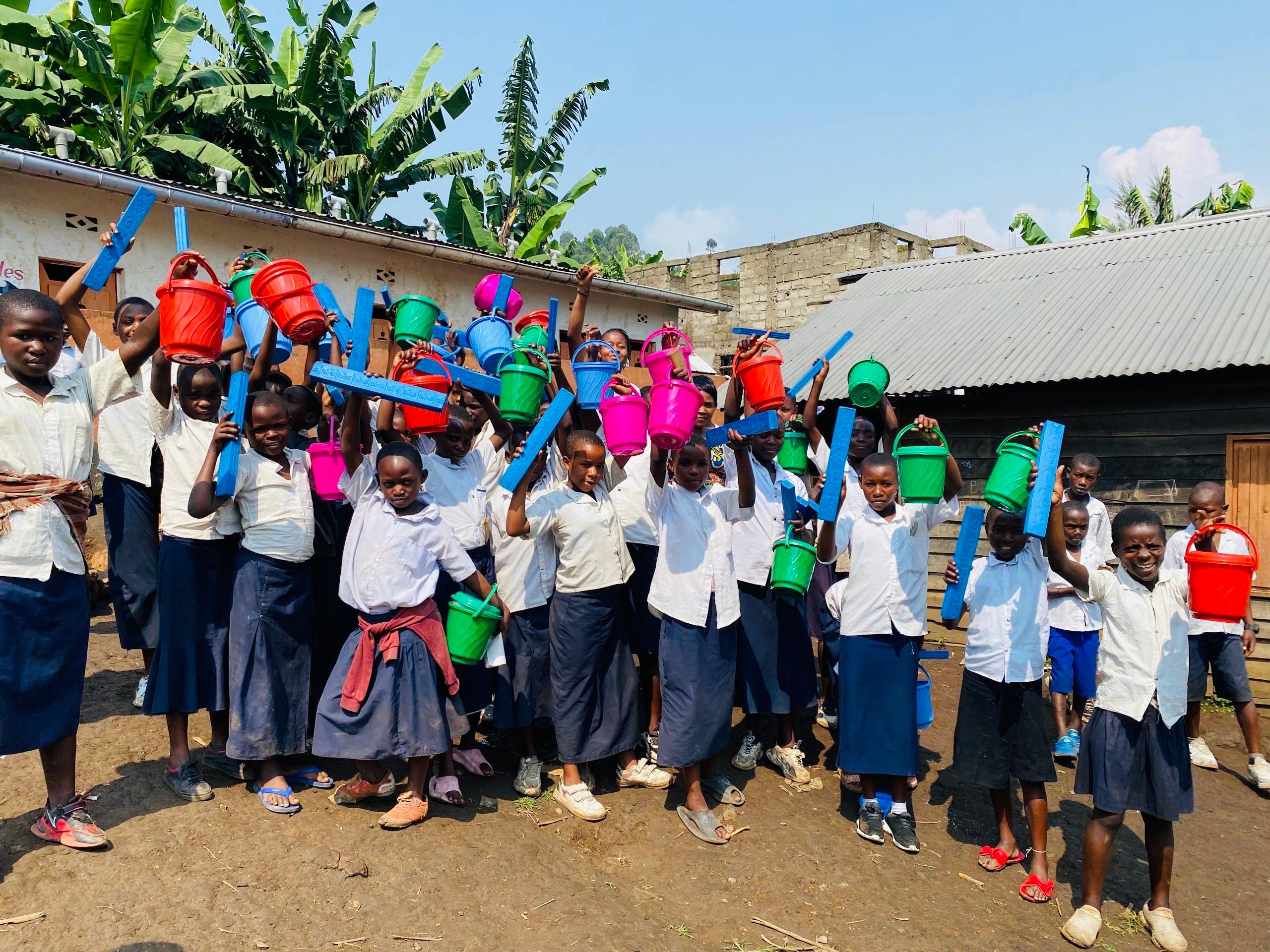 Distribution de kits d’hygiène menstruelle aux filles adolescentes