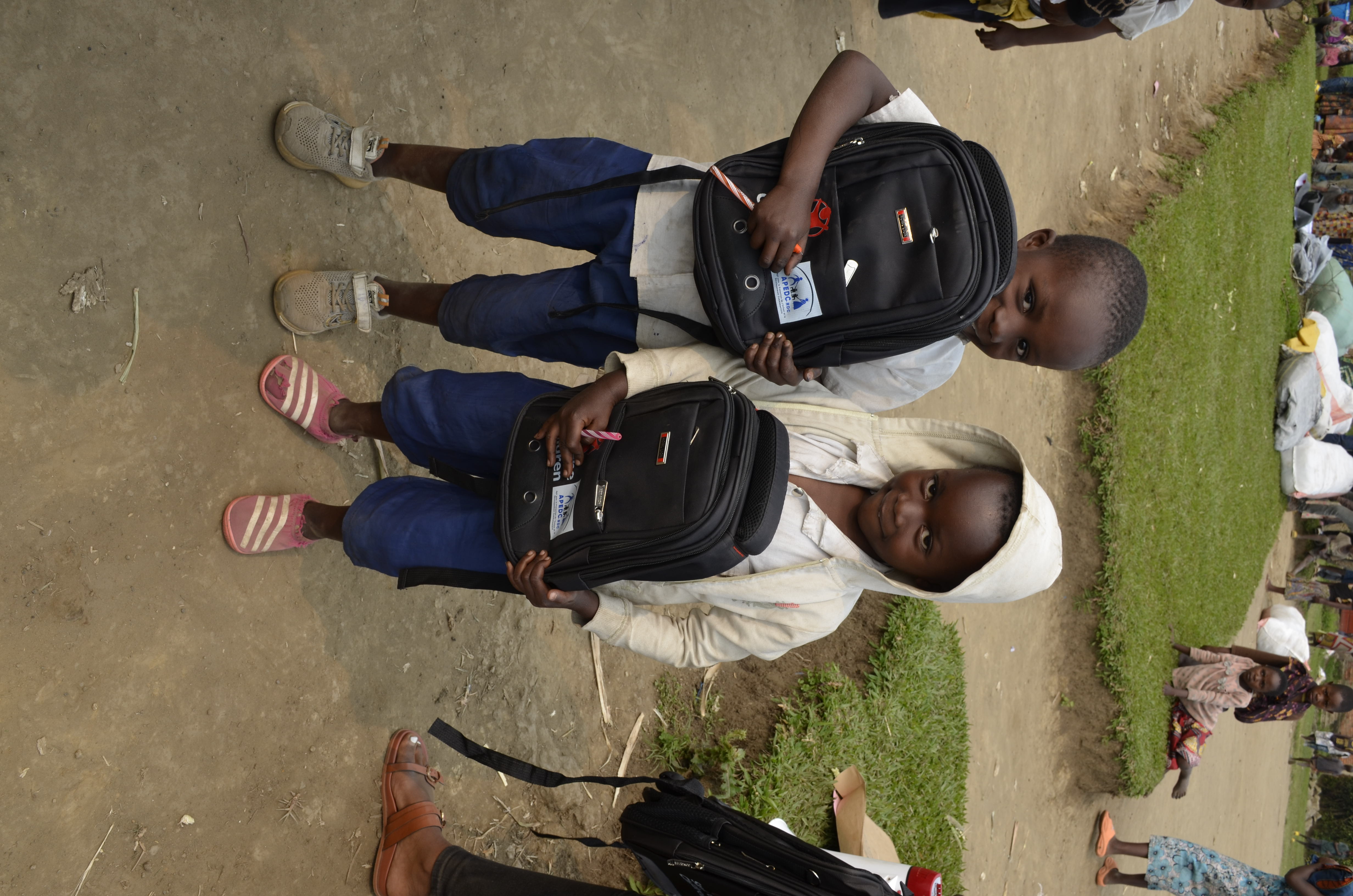 Distribution de kits  scolaire à l'École Primaire NYUNDO