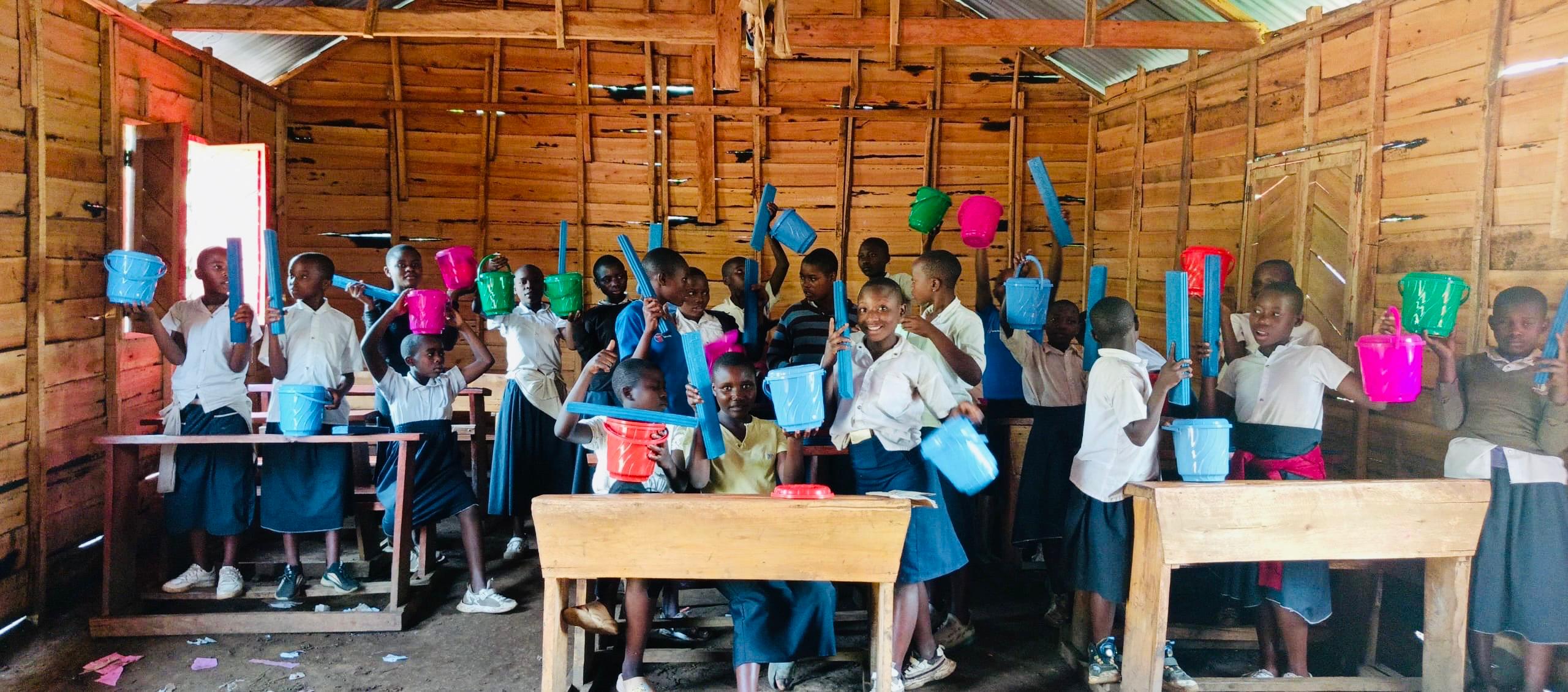 Distribution de kits d’hygiène menstruelle aux filles adolescentes