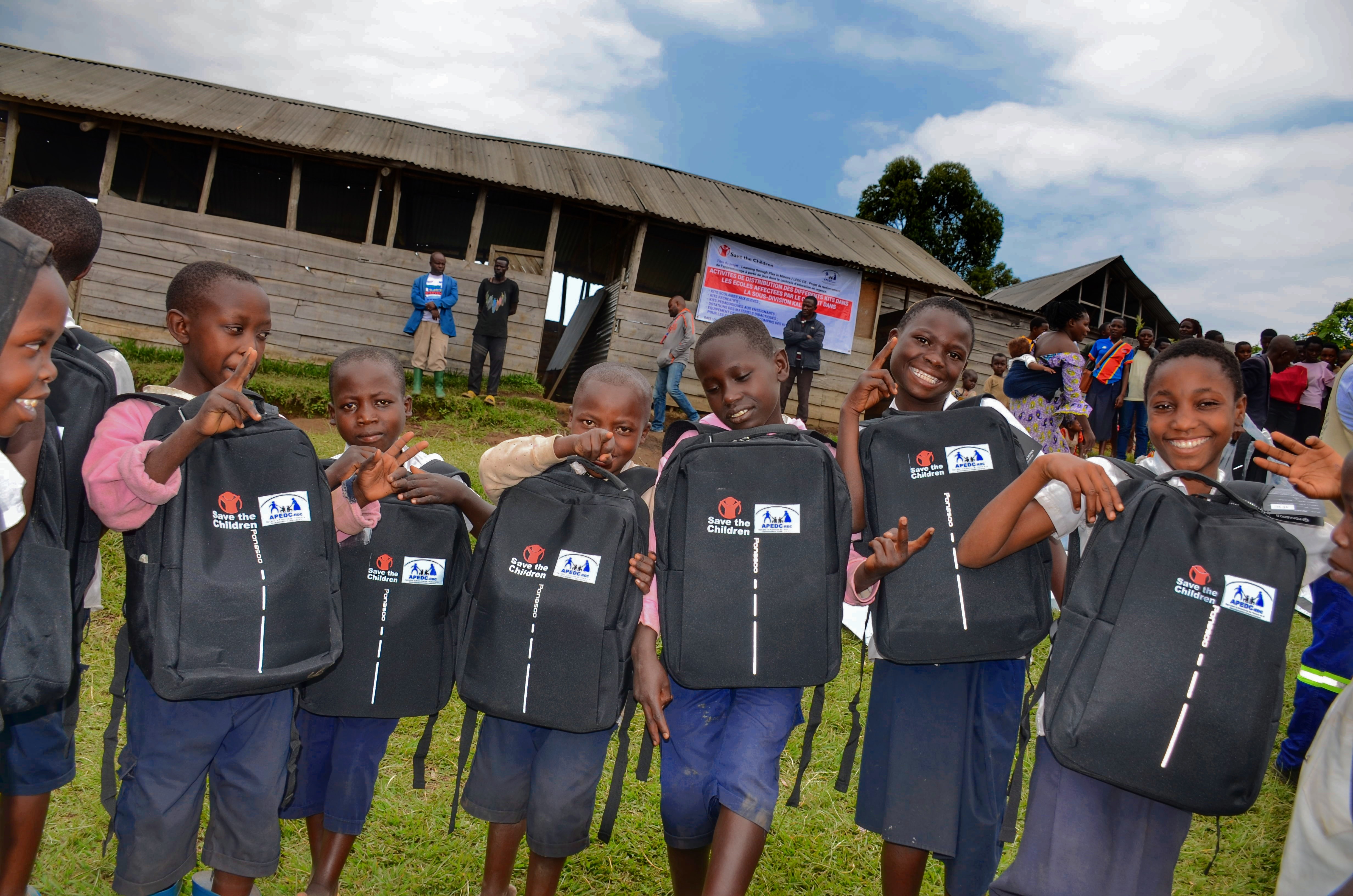Distribution de kits scolaires à l’EP BERA